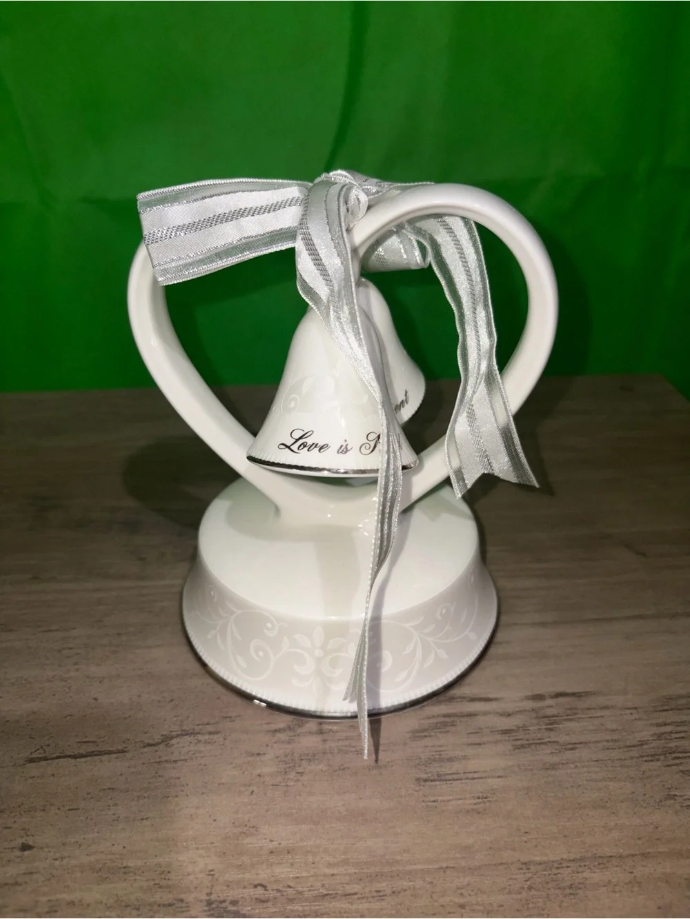 🆕💜 White Heart Bell Tabletop Ornament - Elegant Wedding Favor